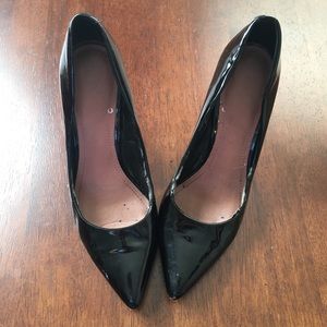 Vince Camuto Black patent pumps